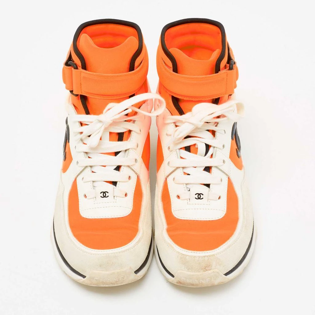 商品[二手商品] Chanel|Chanel White/Orange Fabric And Leather CC High Top Sneakers Size 38,价格¥5568,第3张图片详细描述