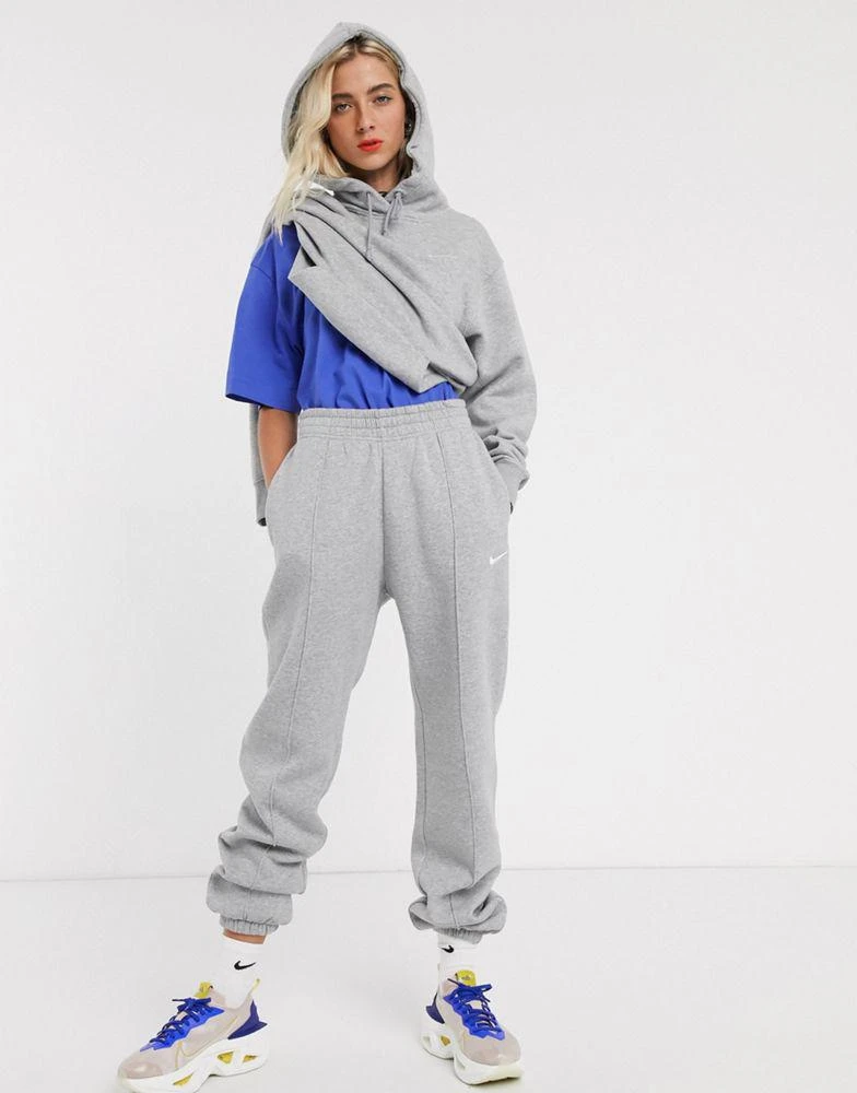 商品NIKE|Nike mini Swoosh oversized joggers in grey,价格¥420,第1张图片