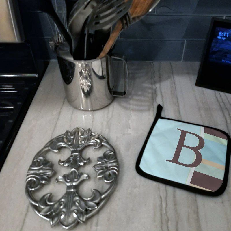 商品Caroline's Treasures|Letter B Initial Monogram Blue Stripes Pair of Pot Holders,价格¥170,第2张图片详细描述
