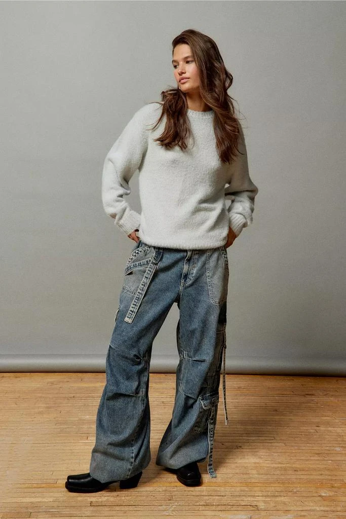 商品BDG|BDG Strappy Balloon Cargo Mid-Rise Jean,价格¥407,第4张图片详细描述