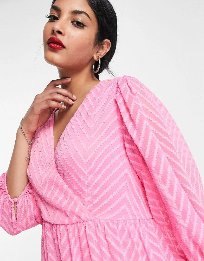 商品VERO MODA|Vero Moda textured midi dress in pink,价格¥171,第3张图片详细描述