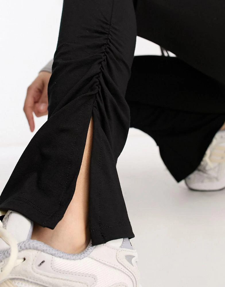 商品ASOS|ASOS DESIGN Petite Ruched hem split legging in black,价格¥65,第2张图片详细描述