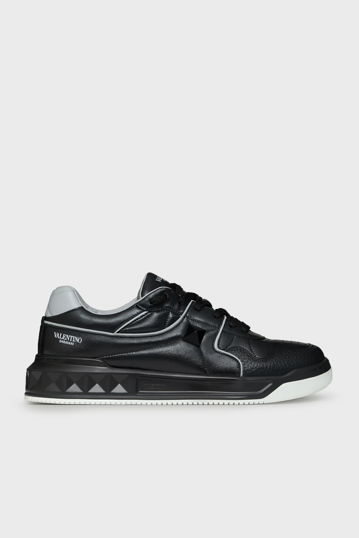 商品Valentino|VALENTINO 黑色男士运动鞋 XY2S0E71-NWN-00A,价格¥4891,第1张图片