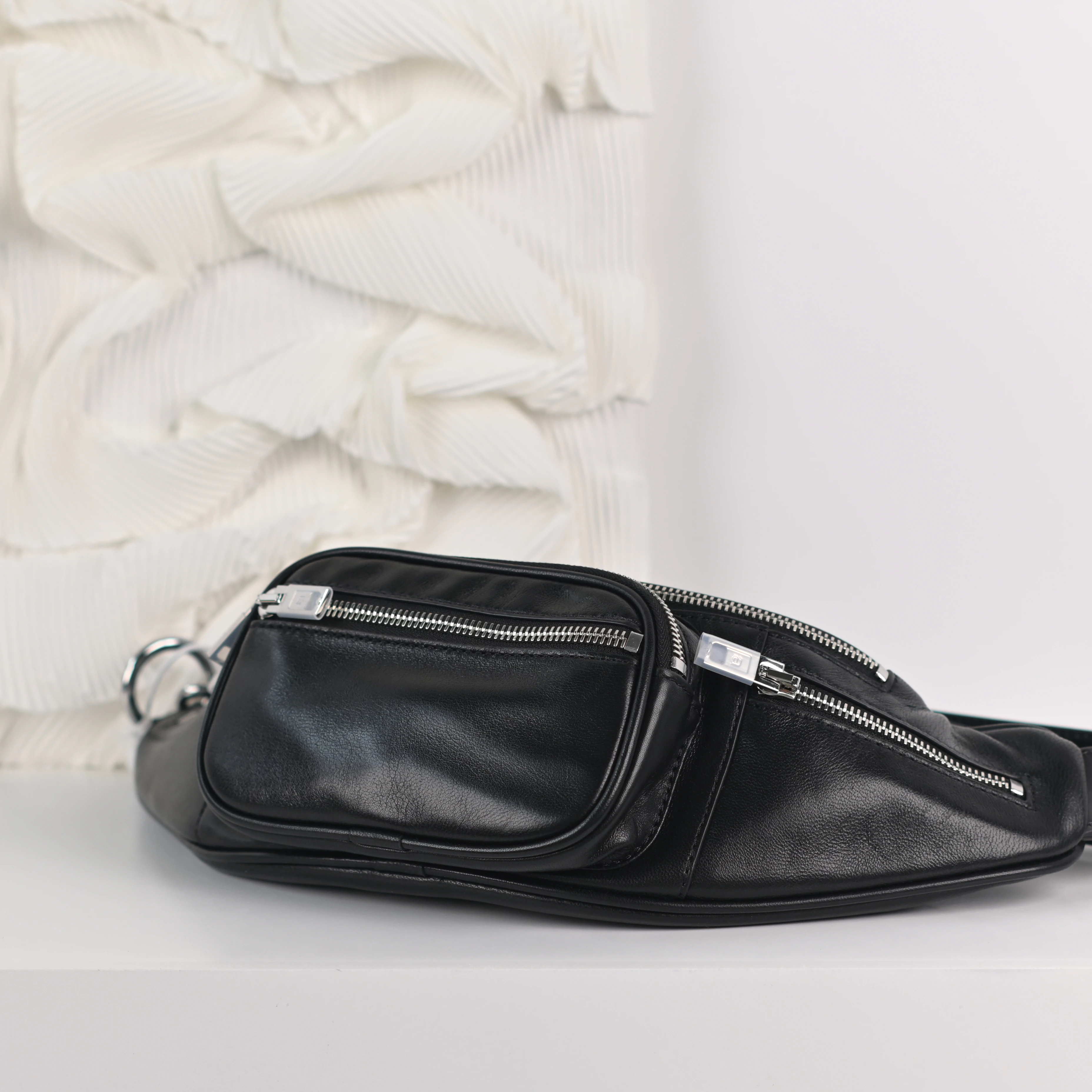ALEXANDER WANG 黑色女士腰包 2030P0073C-001  23*12*9cm 商品