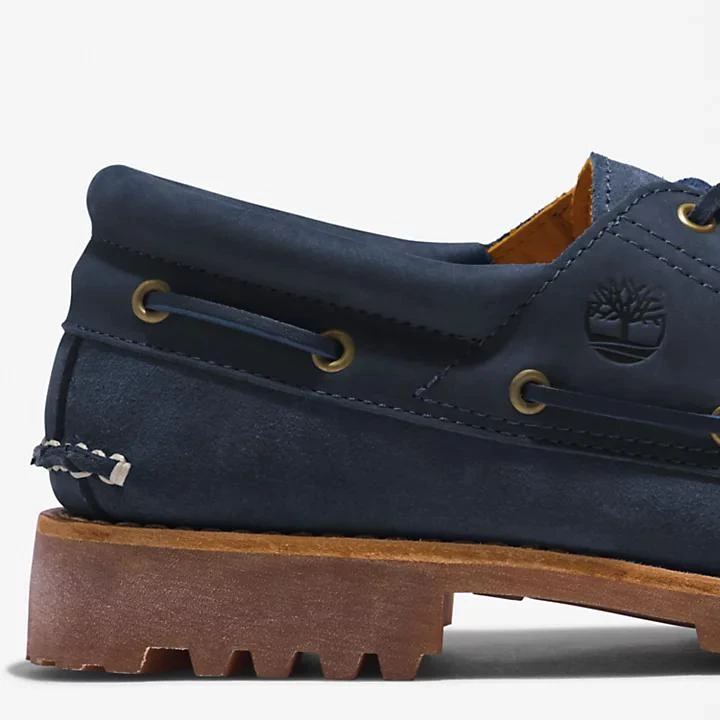 Timberland® 3-Eye Lug Handsewn Boat Shoe for Men in Navy 商品