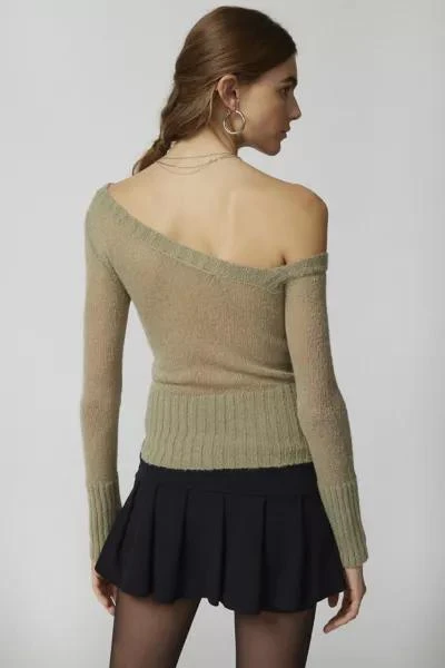 商品Urban Outfitters|UO Danielle Asymmetric Off-The Shoulder Sweater,价格¥227,第3张图片详细描述