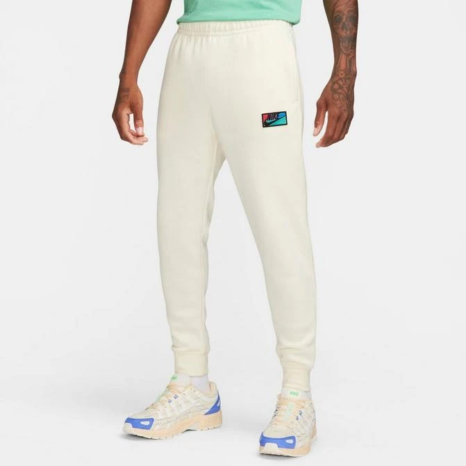商品NIKE|Men's Nike Club Fleece Logo Patch Jogger Pants,价格¥407,第1张图片
