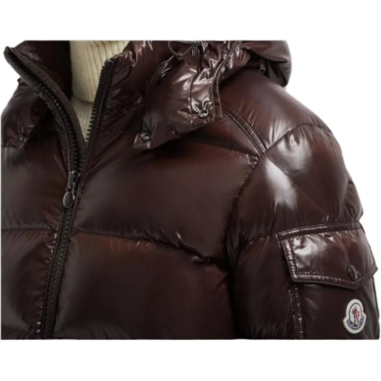 商品[国内直发] Moncler|盟可睐 Maya纯色漆面防水保暖短款高领衬垫连帽舒适羽绒服 男款 深棕色,价格¥12692,第6张图片详细描述