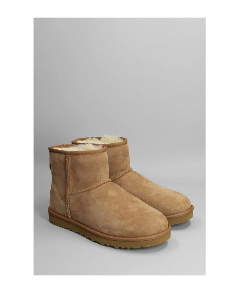 商品UGG|UGG Mini Classic Low Heels Ankle Boots In Leather Color Suede,价格¥1851,第2张图片详细描述