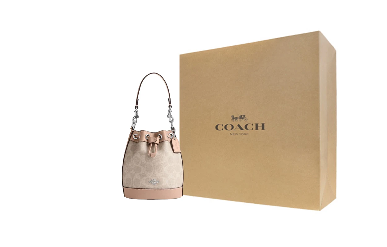 商品[国内直发] Coach|蔻驰 Dempsey 15 品牌徽标抽绳开合 pvc配皮 单肩手提水桶包斜挎包 迷你 女款 浅卡其,价格¥1139,第7张图片详细描述