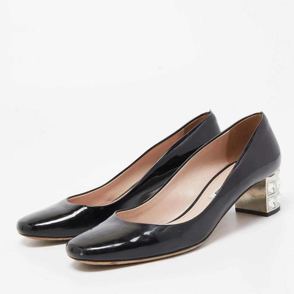 商品[二手商品] Miu Miu|Miu Miu Black Patent Leather Crystal Embellished Block Heel Pumps Size 37,价格¥1882,第2张图片详细描述