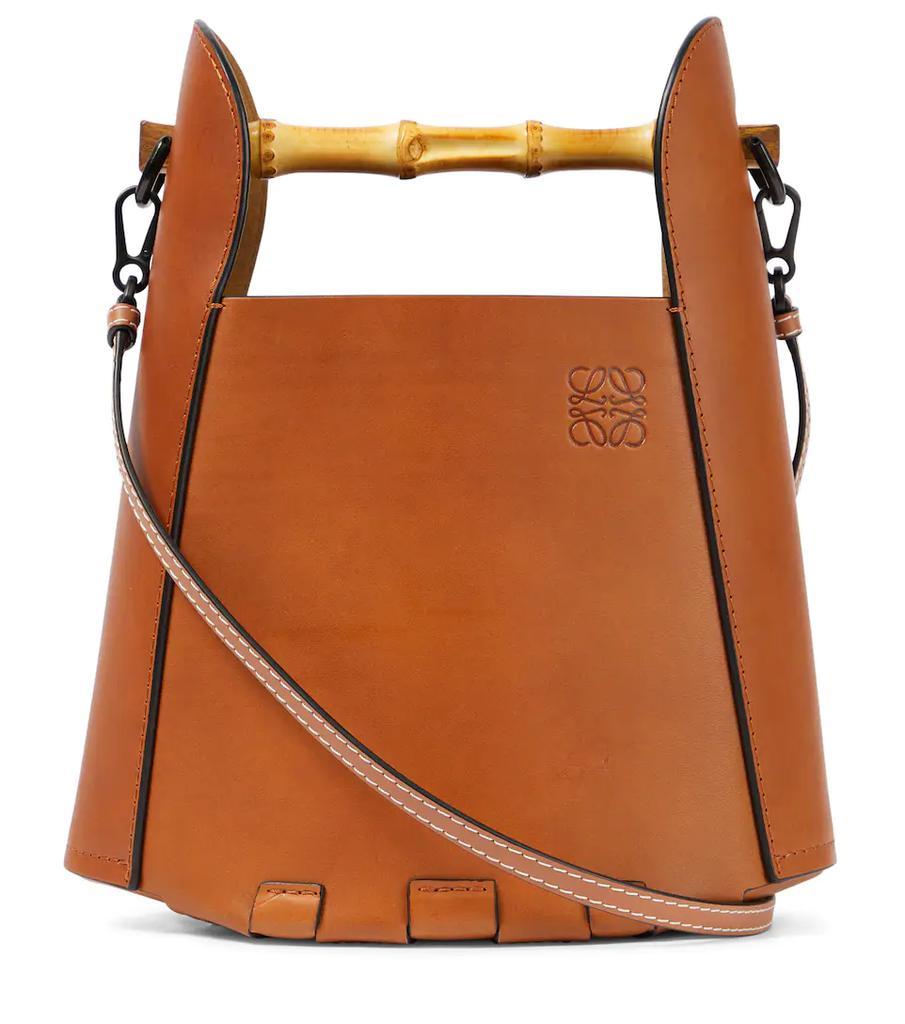 商品Loewe|Bamboo-trimmed leather bucket bag,价格¥10423,第1张图片