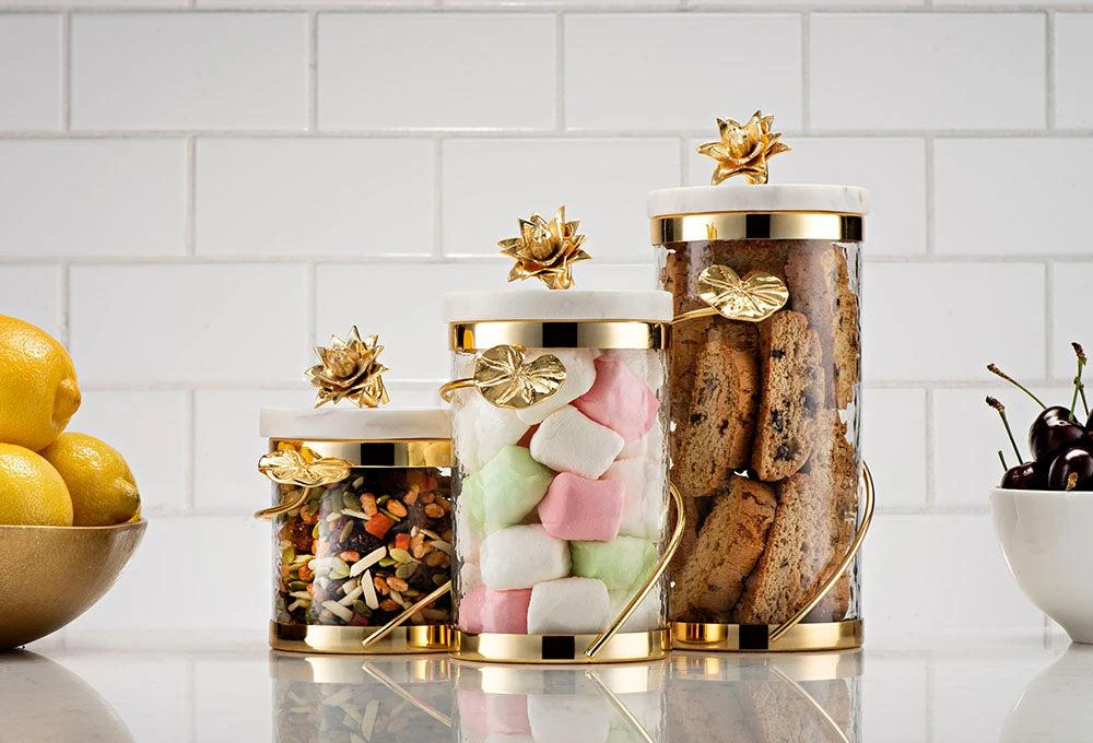 商品Classic Touch Decor|Canister with Gold Heart Detail and Marble Lid/Flower Knob,价格¥545,第1张图片