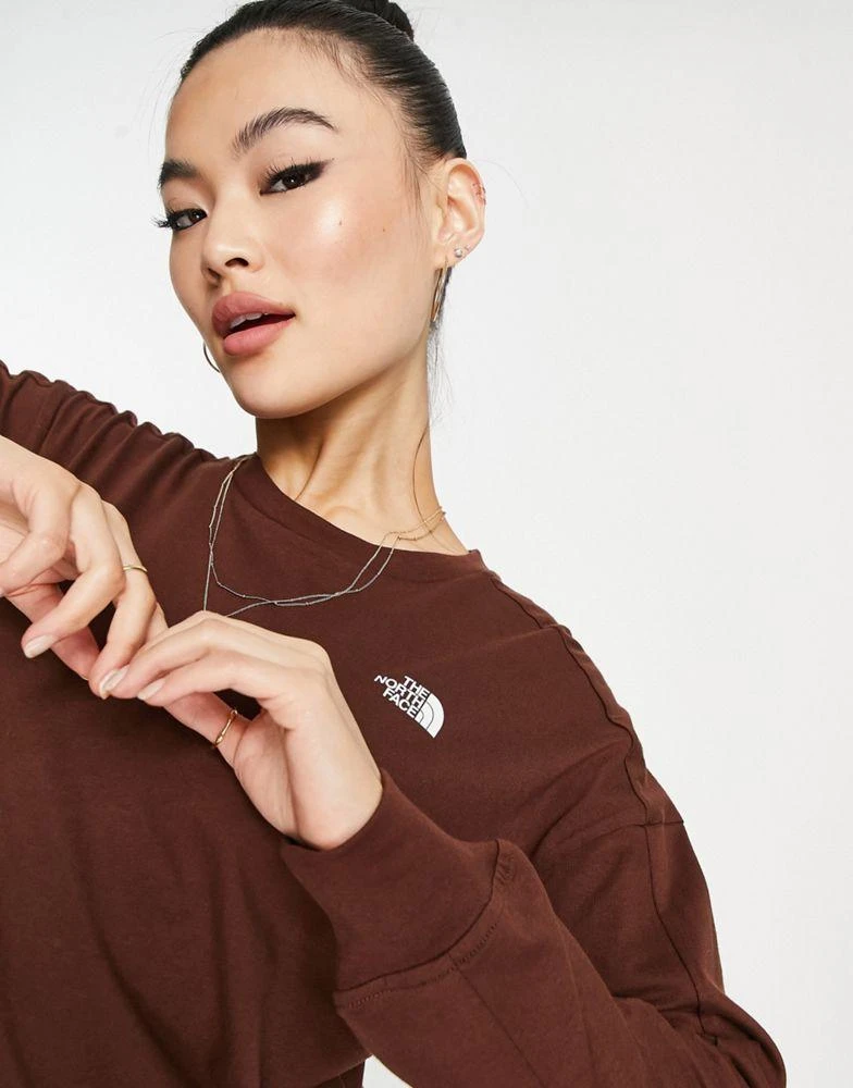 商品The North Face|The North Face Ensei long sleeve cropped heavyweight t-shirt in brown Exclusive at ASOS,价格¥218,第3张图片详细描述