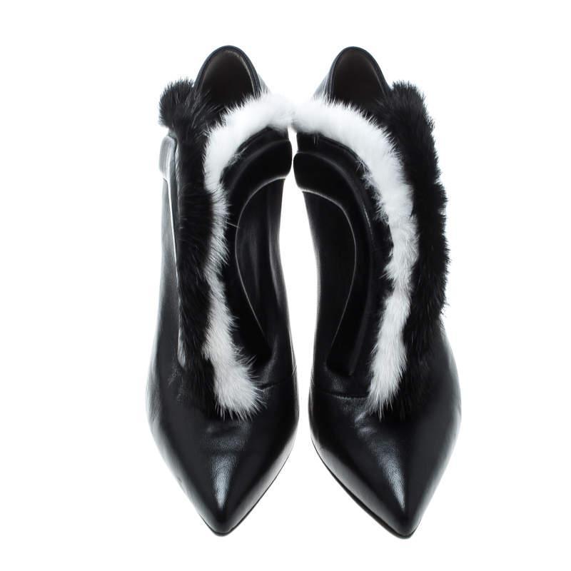 商品[二手商品] Fendi|Fendi Monochrome Leather and Fur Trimmed V Neck Ankle Boots Size 38,价格¥3331,第5张图片详细描述