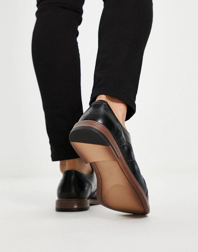 商品ASOS|ASOS DESIGN brogue shoes in black faux leather,价格¥294,第2张图片详细描述