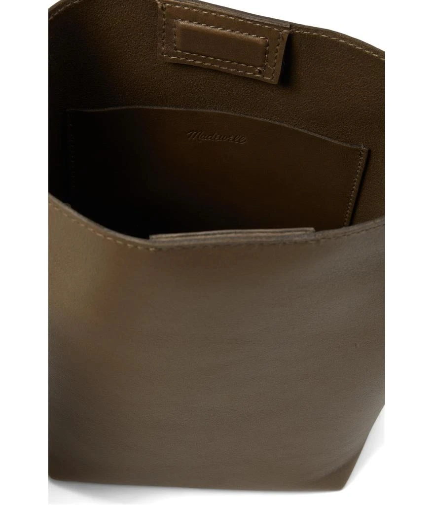 商品Madewell|The Essential Mini Bucket Tote in Leather,价格¥1043,第3张图片详细描述