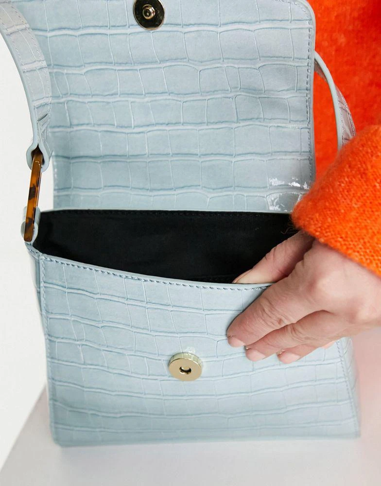 商品ASOS|ASOS DESIGN curved flap shoulder bag with resin in link in blue croc ,价格¥95,第4张图片详细描述