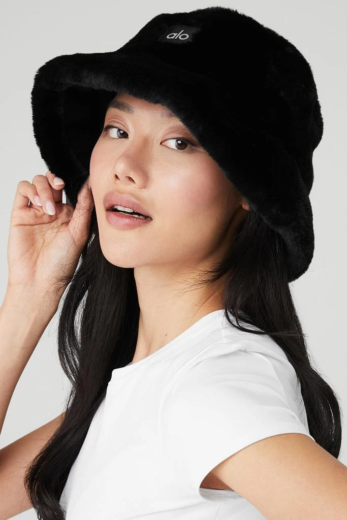 商品Alo|Faux Fur Bucket Hat - Black,价格¥753,第4张图片详细描述