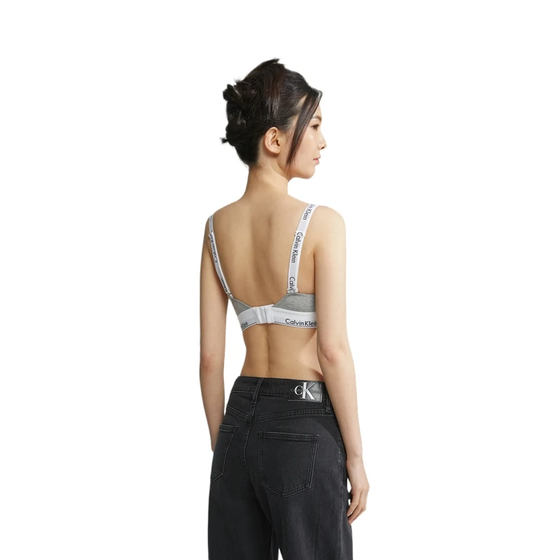 商品[国内直发] Calvin Klein|[预售3天]CALVIN KLEIN 摩登引力带 Logo肩带薄垫无钢圈软杯文胸 女款 椰青灰,价格¥299,第8张图片详细描述