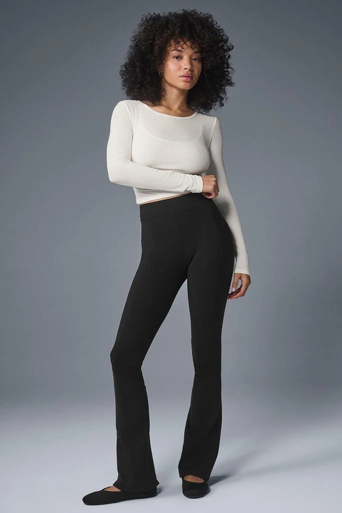 商品Alo|Airbrush High-Waist Kick-Back Legging - Black,价格¥997,第4张图片详细描述