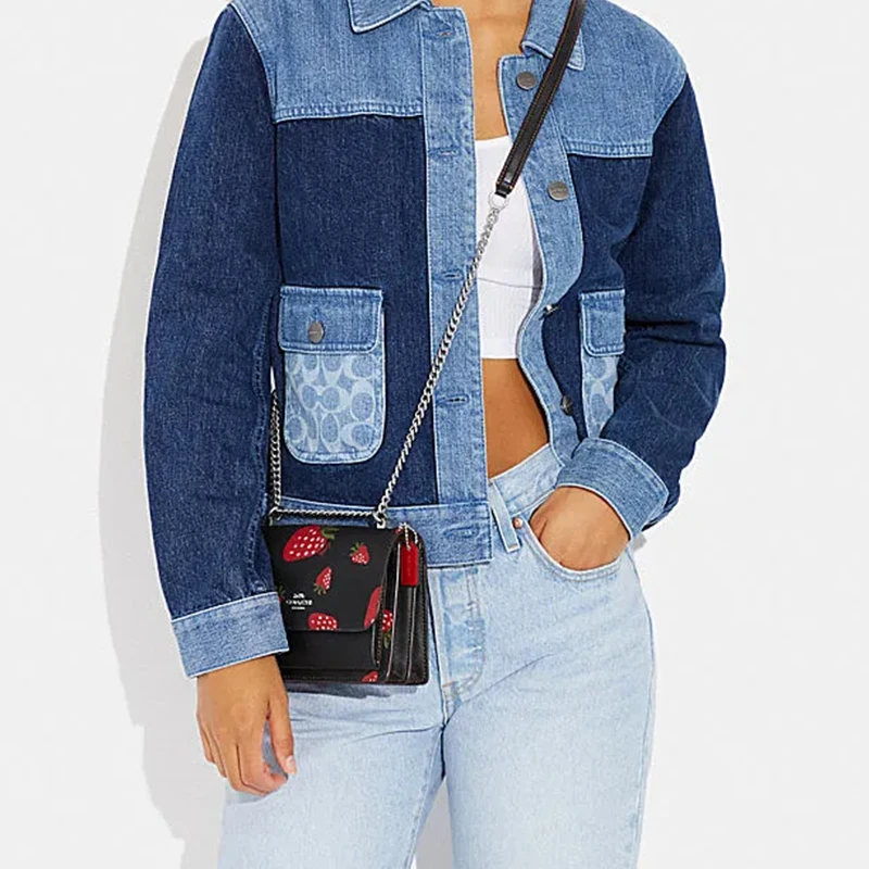 商品[国内直发] Coach|蔻驰 Klare 系列 18 草莓印花链条肩带 皮革 风琴包单肩斜挎包 迷你 女款 黑色,价格¥1183,第7张图片详细描述