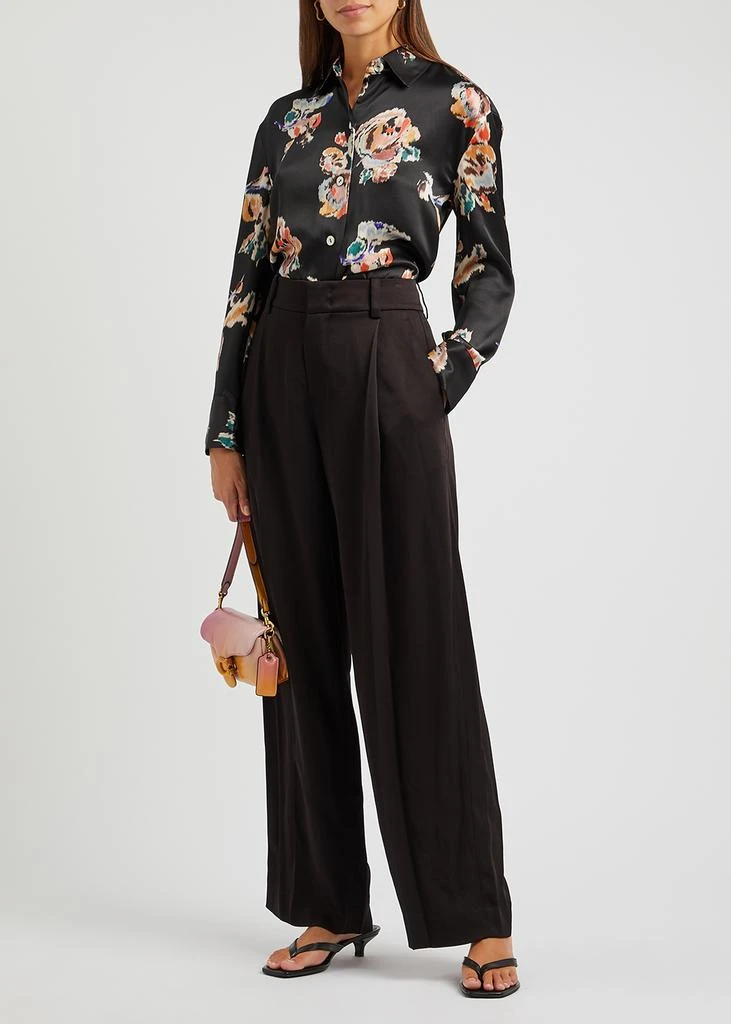 商品Vince|Black floral-print silk-satin shirt,价格¥1792,第4张图片详细描述