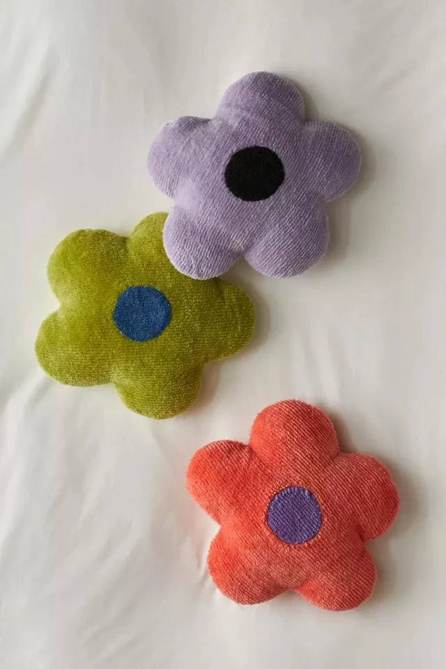 商品Urban Outfitters|Flower Shaped Tufted Throw Pillow,价格¥298,第3张图片详细描述