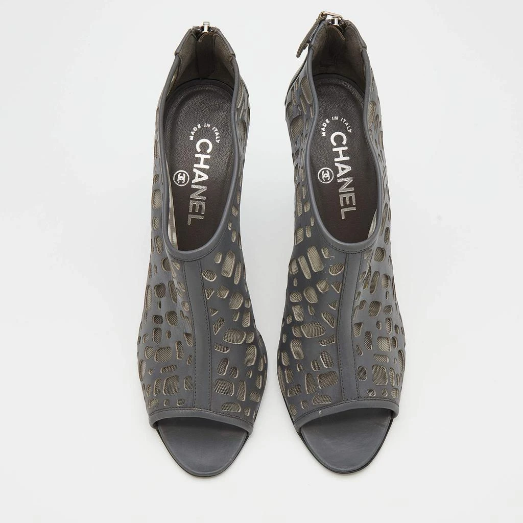 商品[二手商品] Chanel|Chanel Grey Laser Cut Leather and Mesh Booties Size 39.5,价格¥1284,第3张图片详细描述
