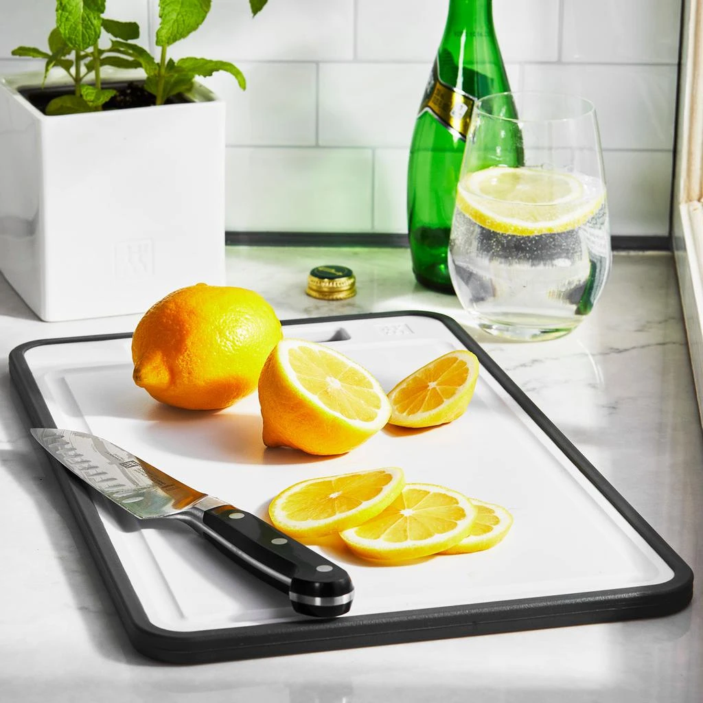 商品ZWILLING|9.75" x 15.25" x 0.5" Synthetic Cutting Board,价格¥278,第3张图片详细描述