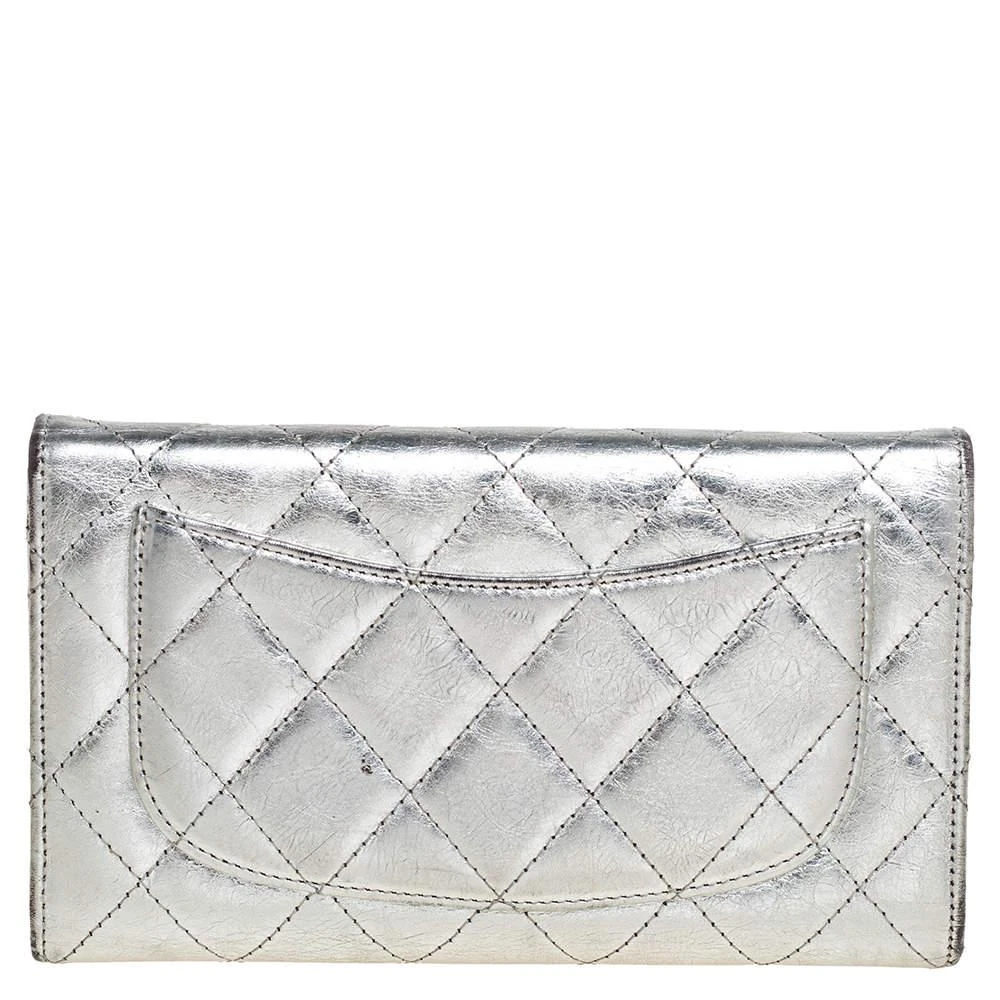 商品[二手商品] Chanel|Chanel Silver Quilted Laminated Leather Reissue Trifold Wallet,价格¥3994,第5张图片详细描述