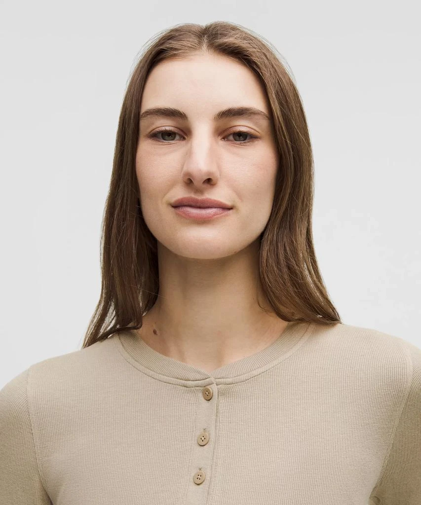 Hold Tight Long-Sleeve Henley 商品