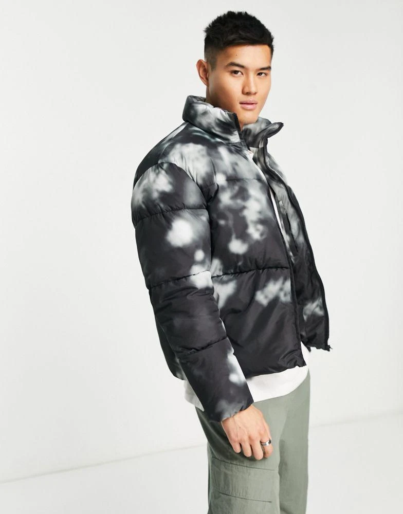 商品ADPT|ADPT cropped stand collar puffer jacket tie dye print in black,价格¥424,第1张图片