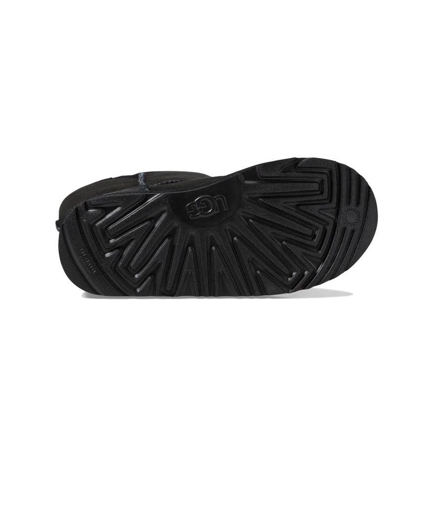 商品UGG|Classic Tall II (Little Kid/Big Kid),价格¥1352,第3张图片详细描述