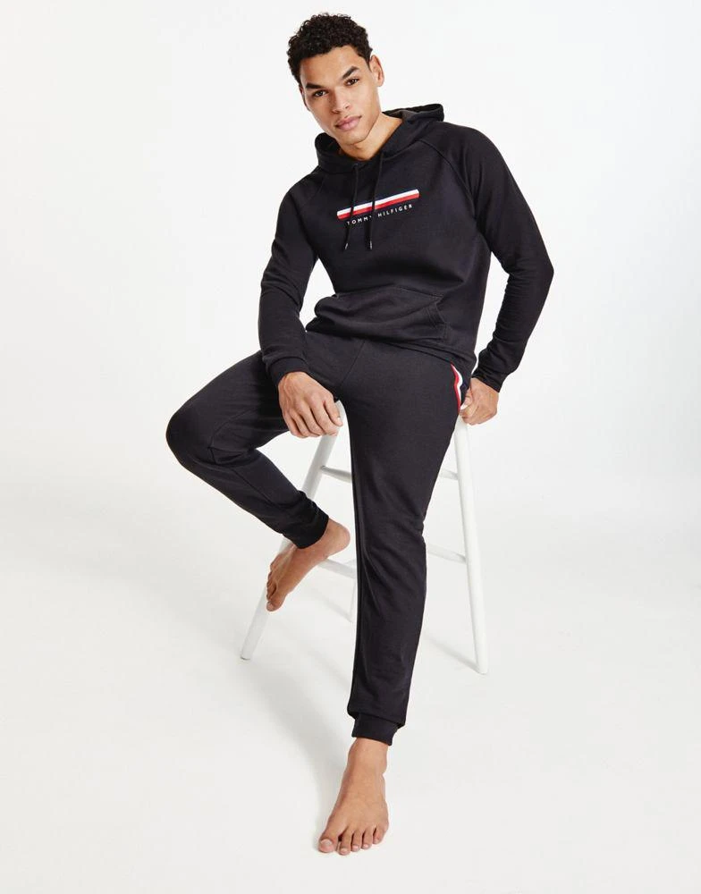 商品Tommy Hilfiger|Tommy Hilfiger lounge flag hoodie in black,价格¥711,第3张图片详细描述