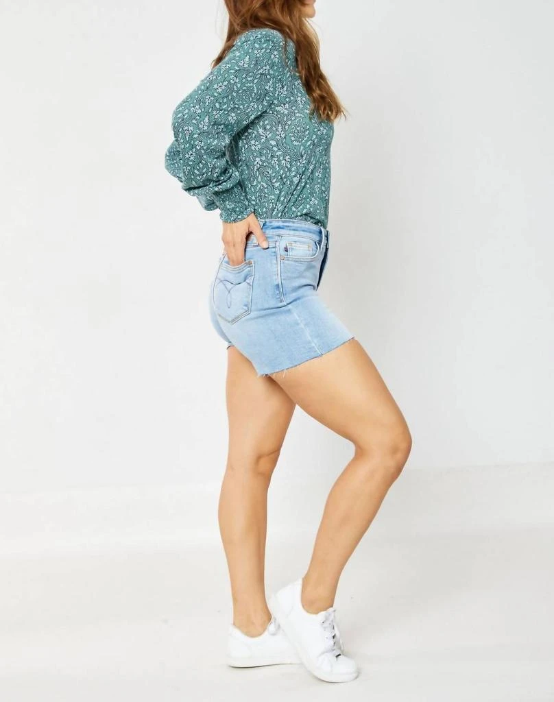 商品Judy Blue|Light Wash High Waist Shorts In Light Blue,价格¥333,第5张图片详细描述