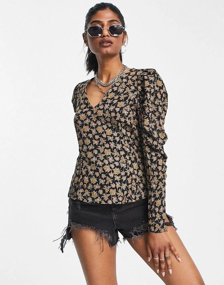 商品VERO MODA|Vero Moda gathered top in olive,价格¥111,第3张图片详细描述
