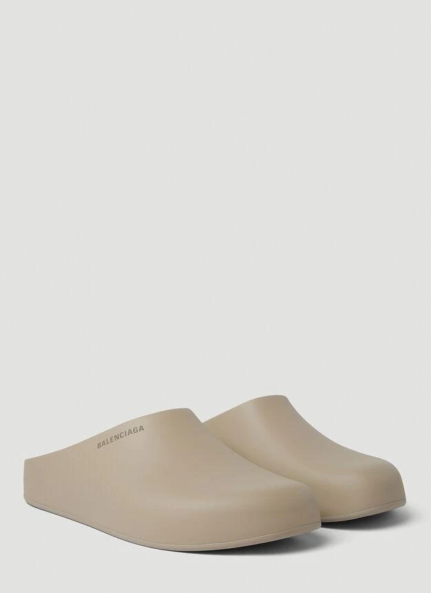 商品Balenciaga|Clog Pool Slip Ons in Beige,价格¥3007,第2张图片详细描述