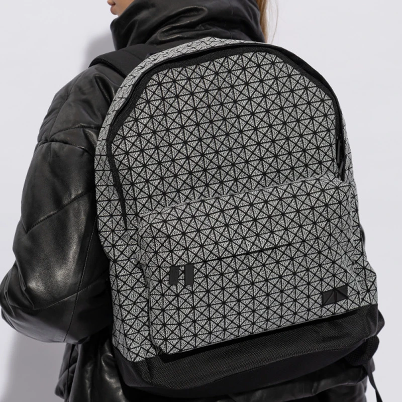 商品[国内直发] Issey Miyake|三宅一生 Kuro 五月限定四方立体形状设计拉链开合 棉 双肩包 男女同款情侣款 黑色,价格¥5811,第9张图片详细描述