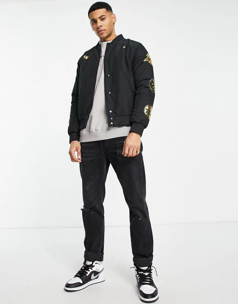 商品New Era|New Era NBA gold foil sleeve printed bomber jacket in black,价格¥697,第2张图片详细描述