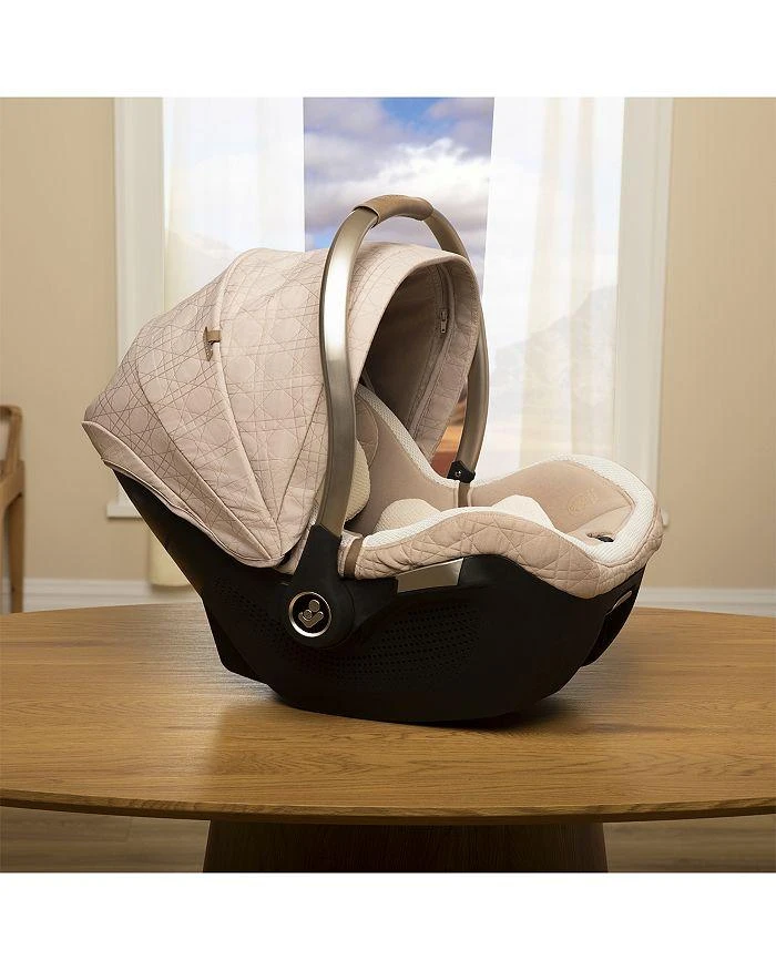 Peri™ 180° Rotating Infant Car Seat 商品