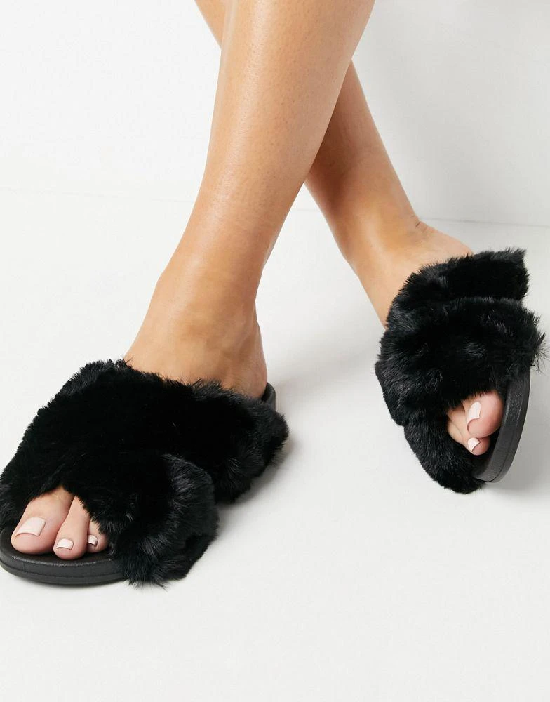 商品ASOS|ASOS DESIGN Wide Fit Fiona fluffy crossover sliders in black,价格¥62,第2张图片详细描述