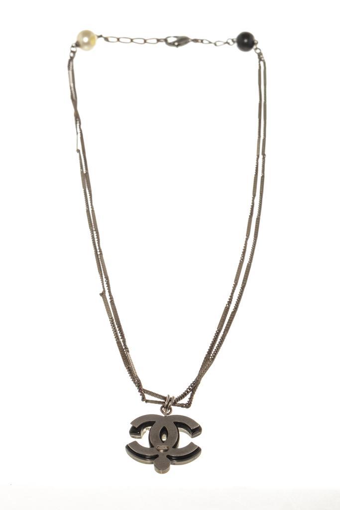 商品[二手商品] Chanel|Chanel Silver Double Chain Pearl CC Pendant Necklace,价格¥9575,第4张图片详细描述