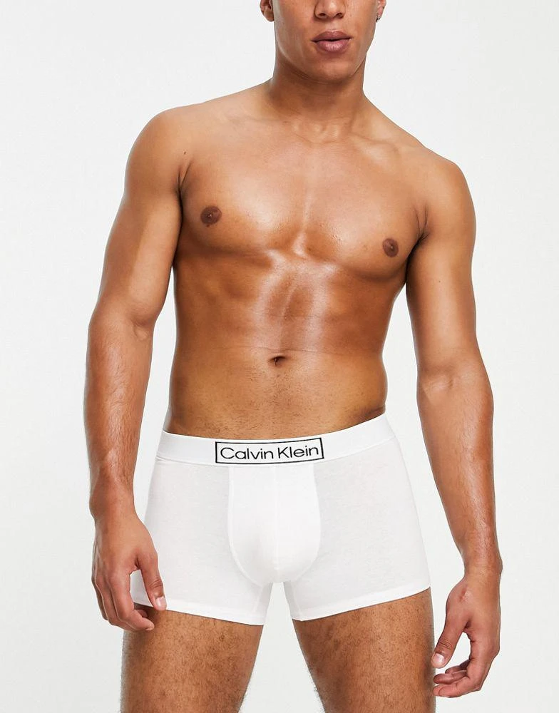 商品Calvin Klein|Calvin Klein reimagined heritage trunk in white,价格¥267,第3张图片详细描述