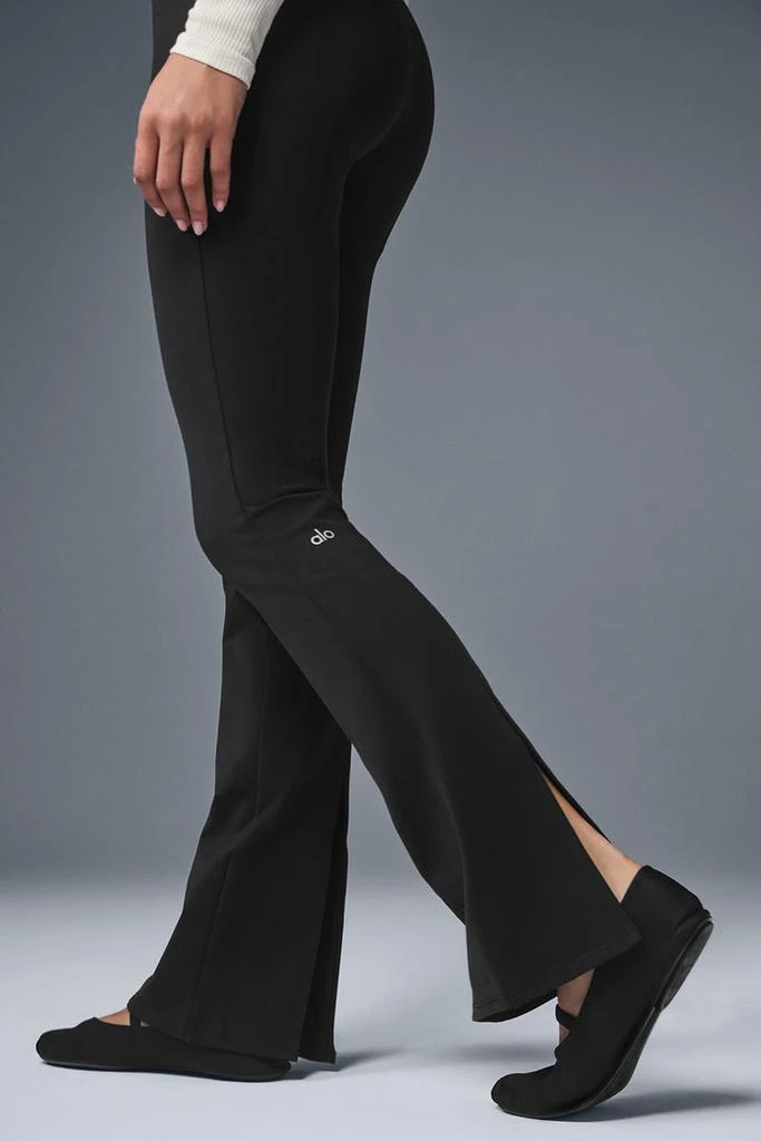 商品Alo|Airbrush High-Waist Kick-Back Legging - Black,价格¥997,第3张图片详细描述
