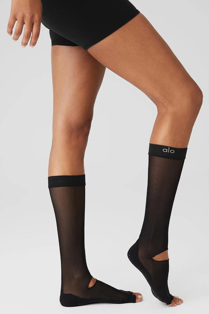 商品Alo|Women's Get Meshy Grip Sock - Black,价格¥256,第2张图片详细描述