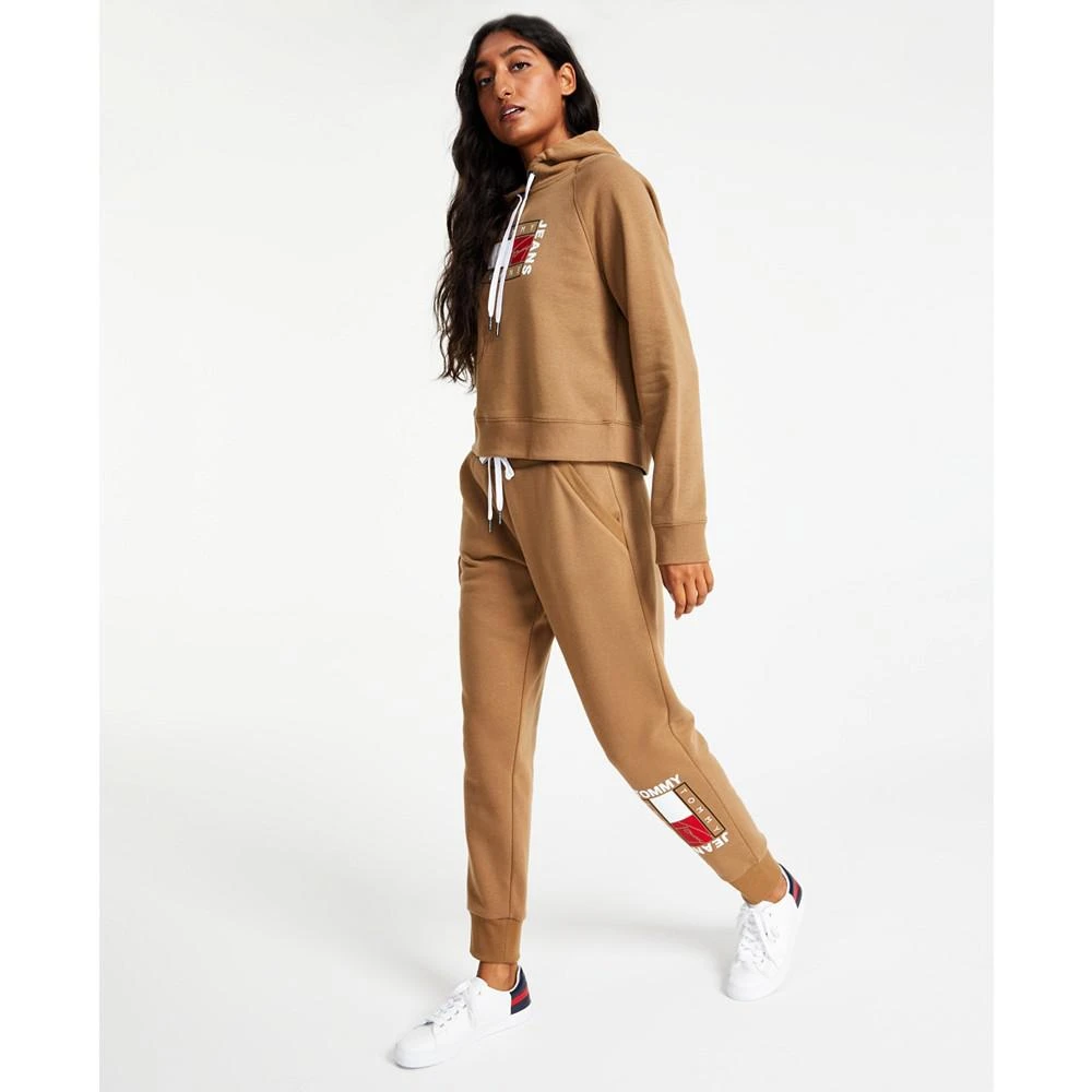 商品Tommy Jeans|Women's  Fleece Flag-Logo Graphic Drawstring Jogger Pants,价格¥308,第3张图片详细描述