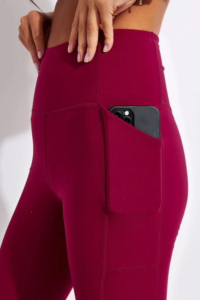 商品Girlfriend Collective|High Waisted Pocket Legging - Garnet,价格¥769,第4张图片详细描述
