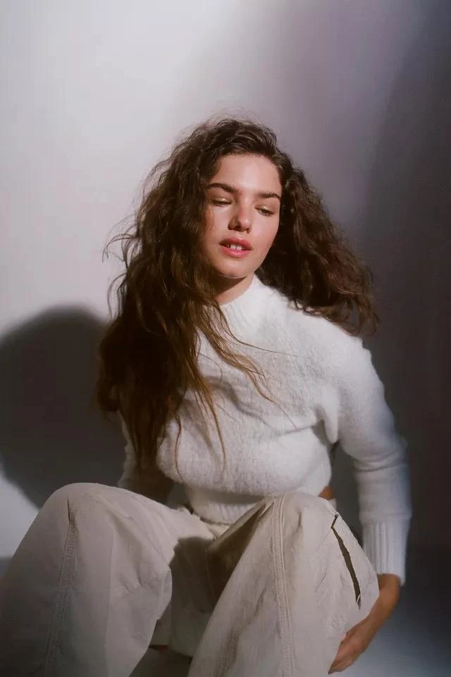 商品Urban Outfitters|UO Cleo Mock Neck Sweater,价格¥75,第1张图片