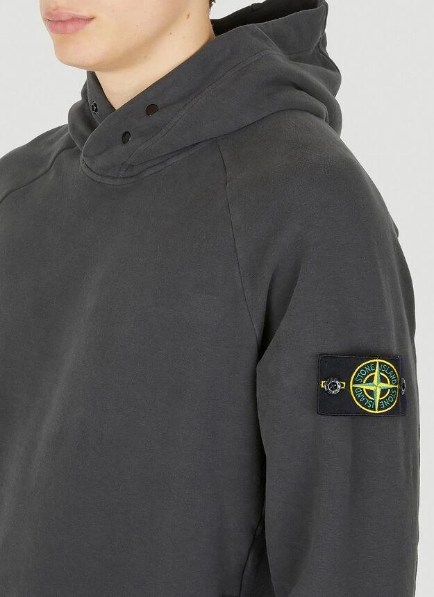 商品Stone Island|Compass Patch Hooded Sweatshirt in Grey,价格¥3523,第5张图片详细描述